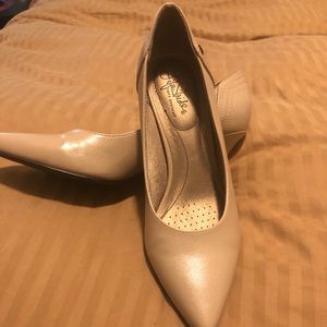 Life Stride Heels